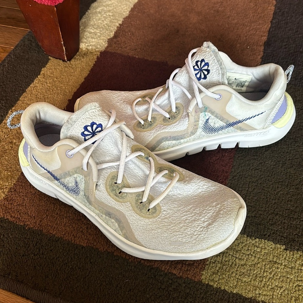 GUC Nike Flex running shoes